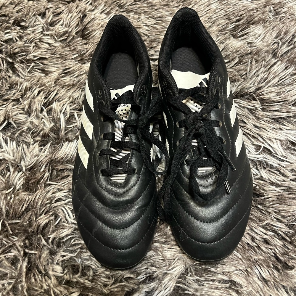 Boys adidas soccer cleats size 7